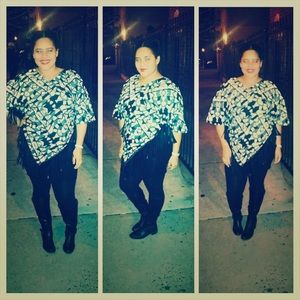 ⬇️ Black and White Fringe Poncho ⬇️